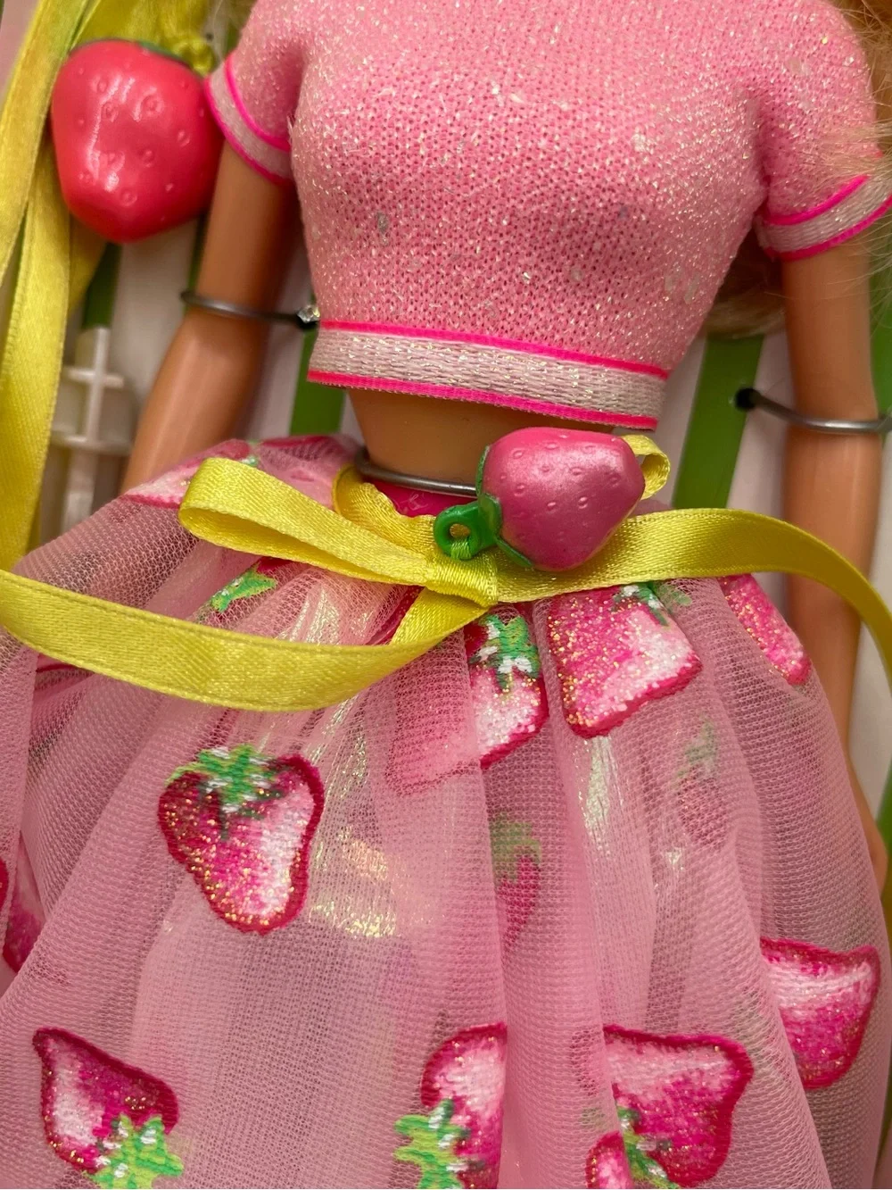 Strawberry Sorbet Barbie Avon Exclusive Special Edition 1998 stock# 20317 NRFB